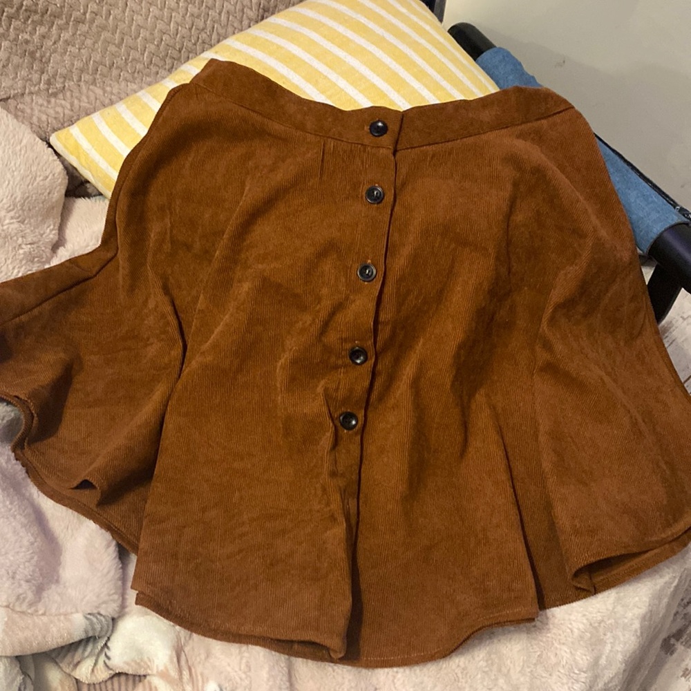 Brown button skirt. Size Medium